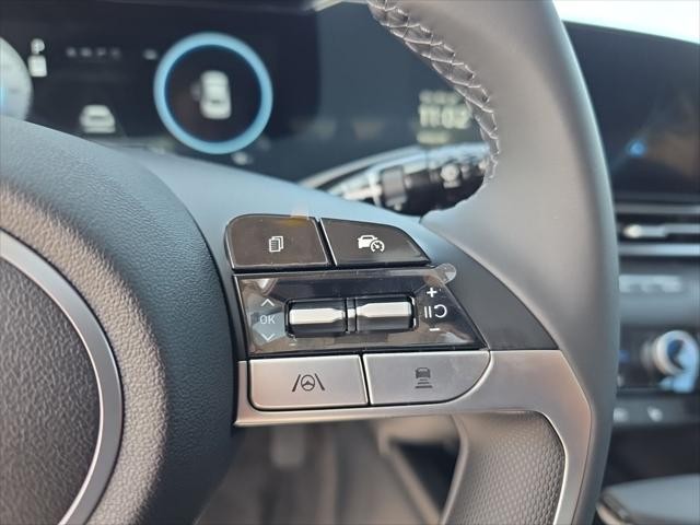 Hyundai Elantra Vehicle Full-screen Gallery Image 14