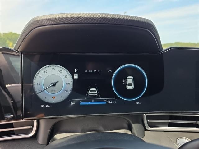 Hyundai Elantra Vehicle Full-screen Gallery Image 15