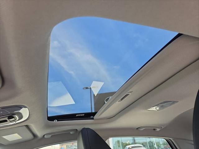 Hyundai Elantra Vehicle Full-screen Gallery Image 20