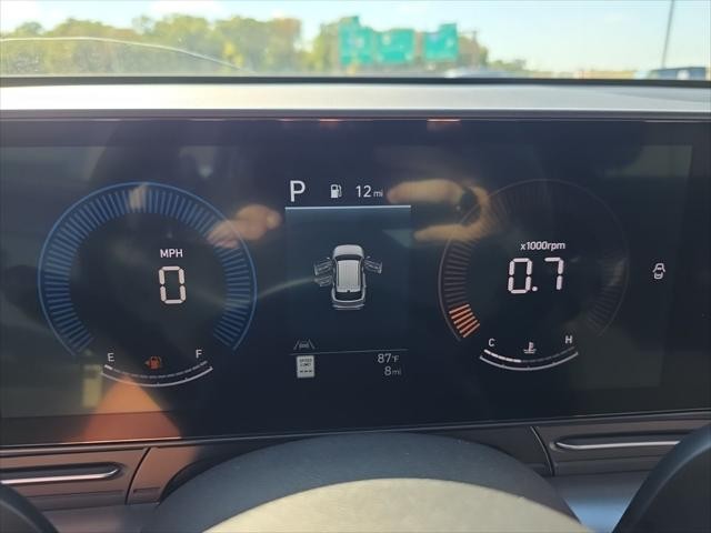 Hyundai Kona Vehicle Full-screen Gallery Image 16