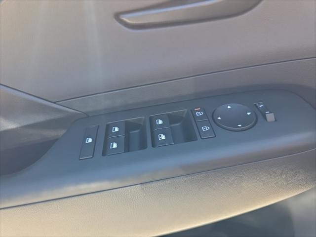 Hyundai Kona Vehicle Full-screen Gallery Image 21