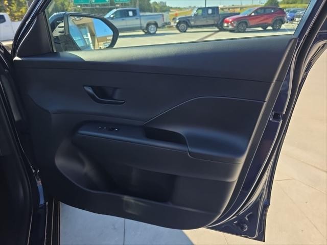 Hyundai Kona Vehicle Full-screen Gallery Image 30