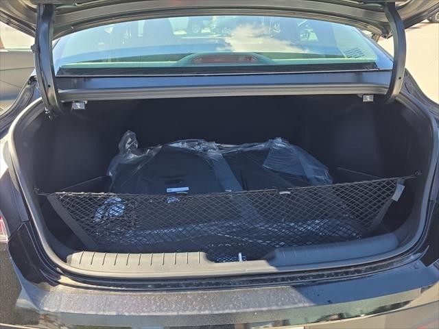 Hyundai Elantra Vehicle Full-screen Gallery Image 9