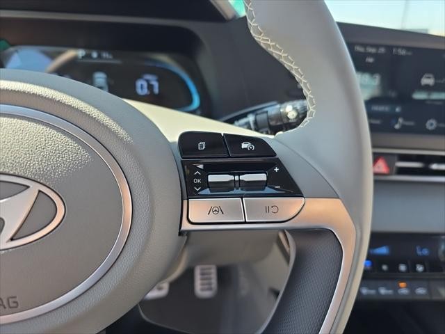 Hyundai Elantra Vehicle Full-screen Gallery Image 14