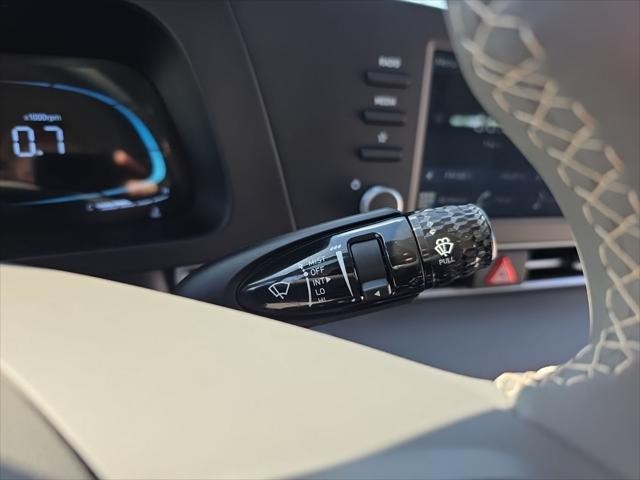 Hyundai Elantra Vehicle Full-screen Gallery Image 15