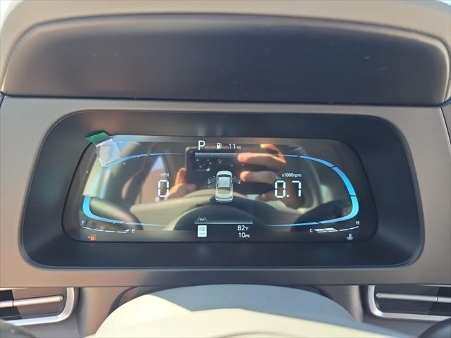 Hyundai Elantra Vehicle Full-screen Gallery Image 16