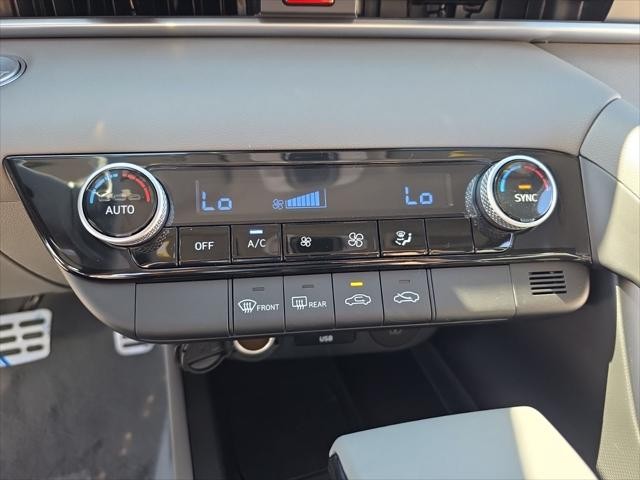 Hyundai Elantra Vehicle Full-screen Gallery Image 19