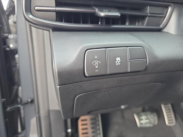 Hyundai Elantra Vehicle Full-screen Gallery Image 10