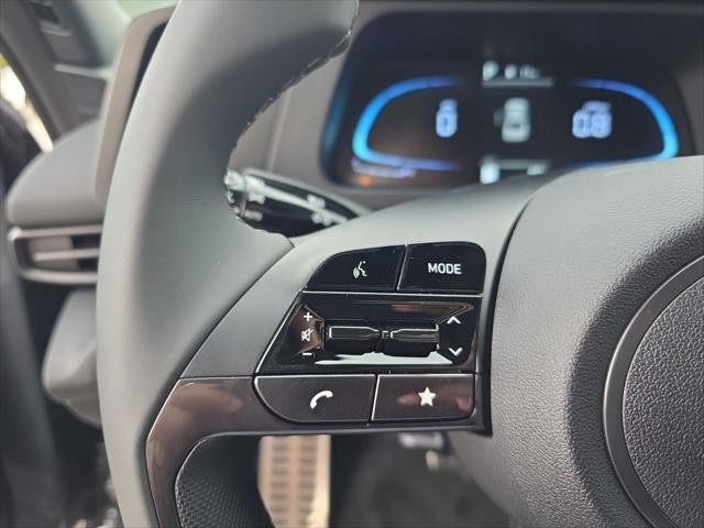 Hyundai Elantra Vehicle Full-screen Gallery Image 12