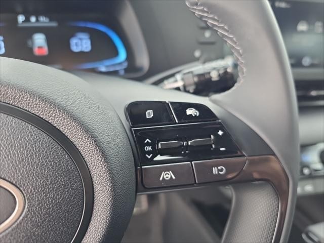 Hyundai Elantra Vehicle Full-screen Gallery Image 13