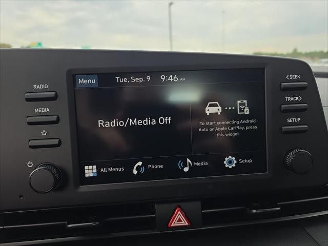 Hyundai Elantra Vehicle Full-screen Gallery Image 16