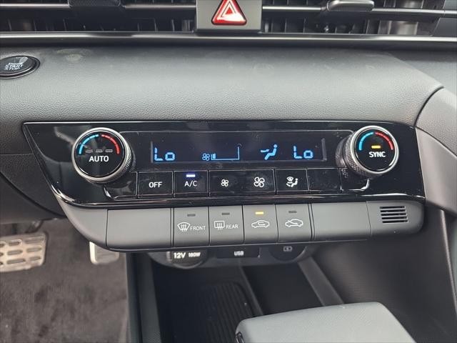 Hyundai Elantra Vehicle Full-screen Gallery Image 18