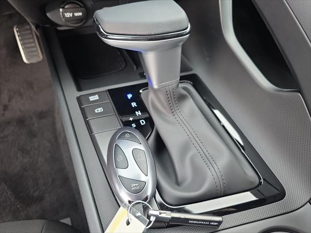 Hyundai Elantra Vehicle Full-screen Gallery Image 19