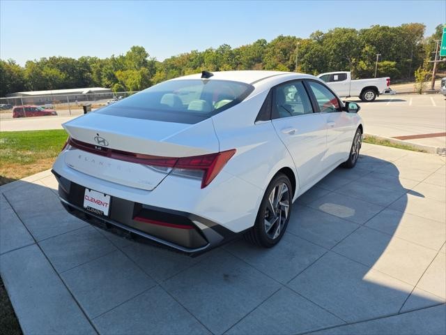 Hyundai Elantra Vehicle Full-screen Gallery Image 6