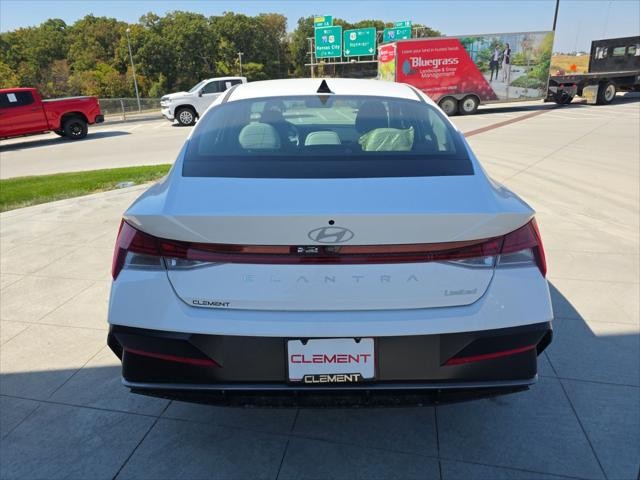 Hyundai Elantra Vehicle Full-screen Gallery Image 7