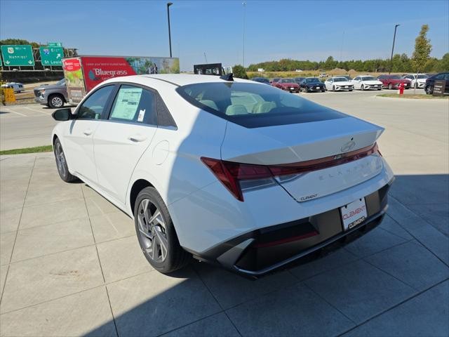 Hyundai Elantra Vehicle Full-screen Gallery Image 8