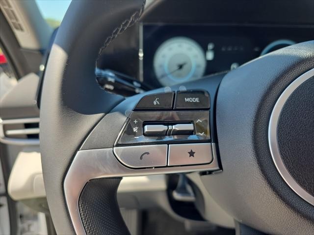 Hyundai Elantra Vehicle Full-screen Gallery Image 12