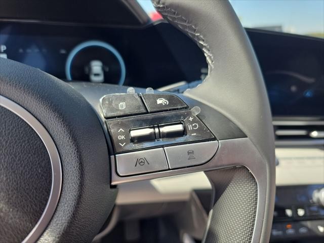 Hyundai Elantra Vehicle Full-screen Gallery Image 13