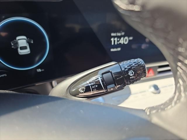 Hyundai Elantra Vehicle Full-screen Gallery Image 14