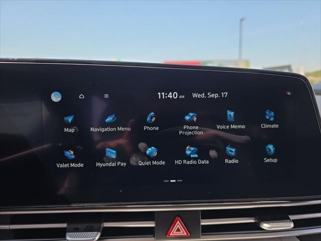 Hyundai Elantra Vehicle Full-screen Gallery Image 16