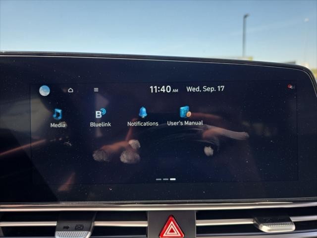 Hyundai Elantra Vehicle Full-screen Gallery Image 17