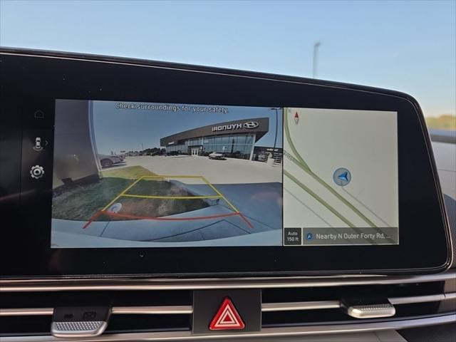 Hyundai Elantra Vehicle Full-screen Gallery Image 18