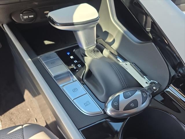 Hyundai Elantra Vehicle Full-screen Gallery Image 20