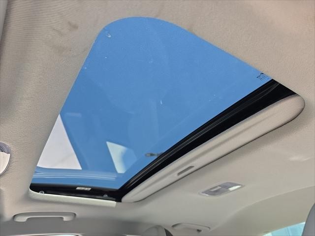 Hyundai Elantra Vehicle Full-screen Gallery Image 21