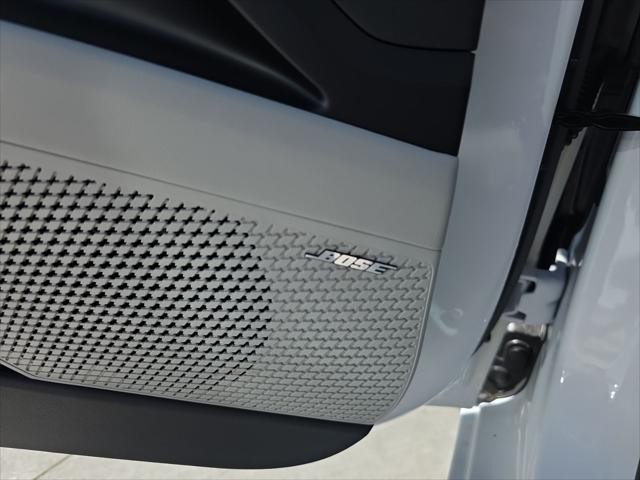 Hyundai Elantra Vehicle Full-screen Gallery Image 23