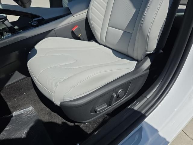 Hyundai Elantra Vehicle Full-screen Gallery Image 25