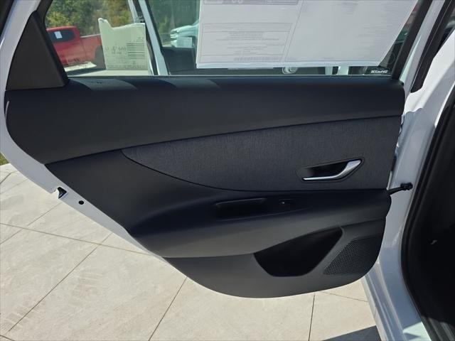 Hyundai Elantra Vehicle Full-screen Gallery Image 27