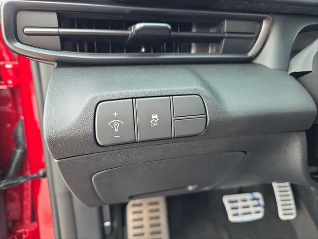 Hyundai Elantra Vehicle Full-screen Gallery Image 10