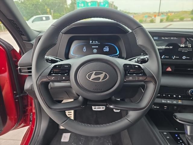 Hyundai Elantra Vehicle Full-screen Gallery Image 11