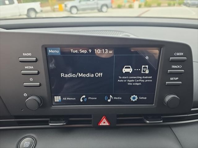 Hyundai Elantra Vehicle Full-screen Gallery Image 16