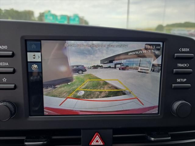 Hyundai Elantra Vehicle Full-screen Gallery Image 17