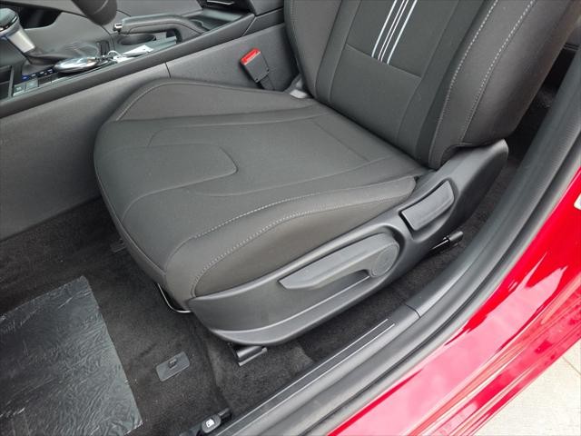 Hyundai Elantra Vehicle Full-screen Gallery Image 22