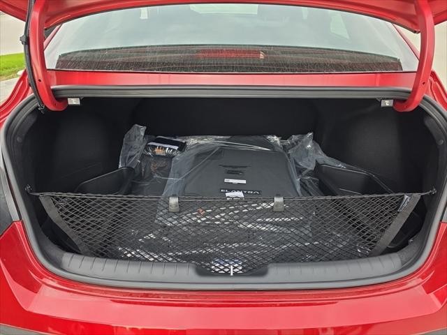 Hyundai Elantra Vehicle Full-screen Gallery Image 27