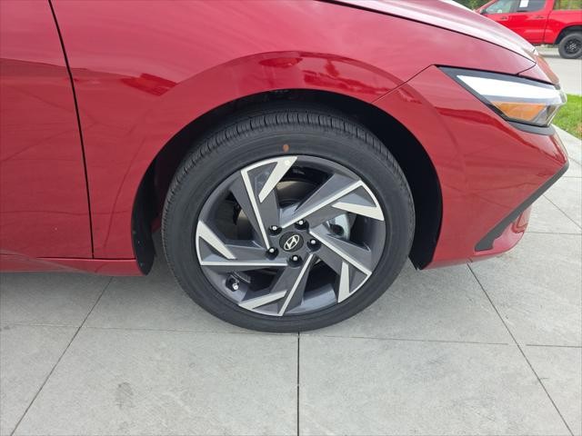 Hyundai Elantra Vehicle Full-screen Gallery Image 31