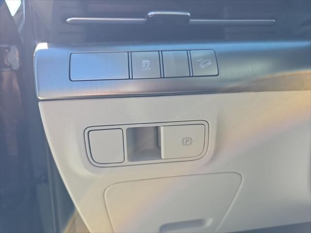 Hyundai Kona Vehicle Full-screen Gallery Image 11