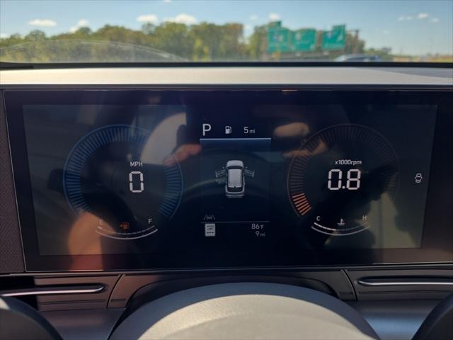 Hyundai Kona Vehicle Full-screen Gallery Image 16