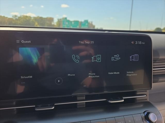 Hyundai Kona Vehicle Full-screen Gallery Image 17