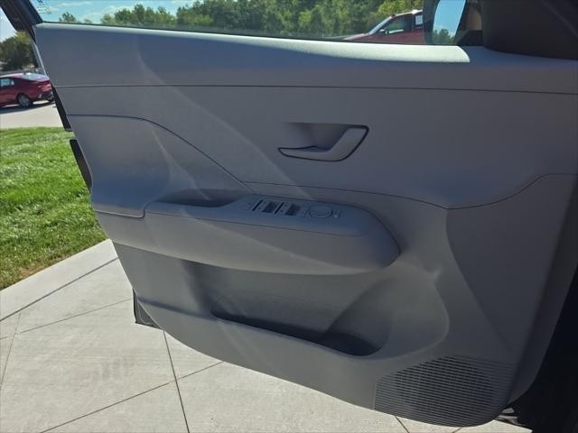 Hyundai Kona Vehicle Full-screen Gallery Image 23