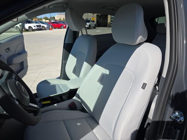 Hyundai Kona Vehicle Full-screen Gallery Image 25