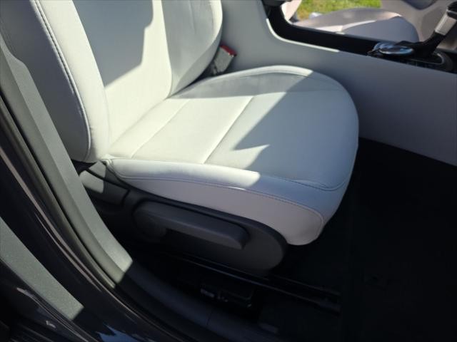 Hyundai Kona Vehicle Full-screen Gallery Image 28