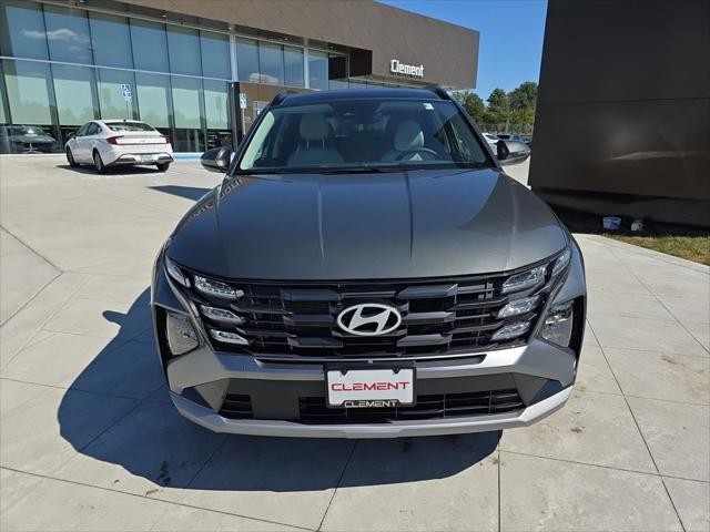 Hyundai Tucson Hybrid Vehicle Full-screen Gallery Image 2