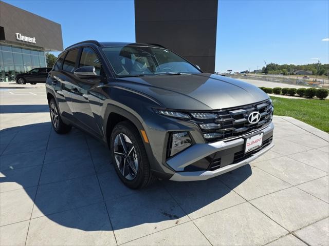 Hyundai Tucson Hybrid Vehicle Full-screen Gallery Image 3