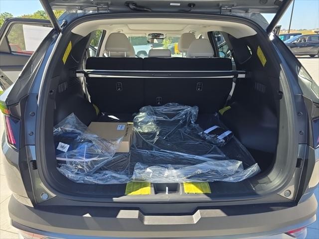 Hyundai Tucson Hybrid Vehicle Full-screen Gallery Image 9