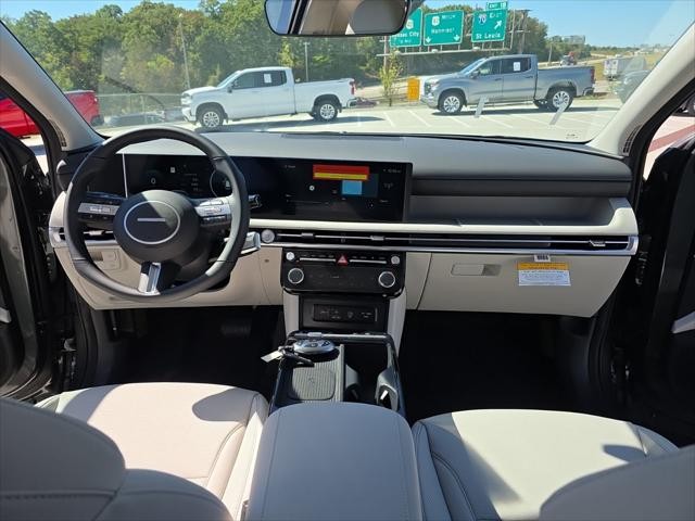 Hyundai Tucson Hybrid Vehicle Full-screen Gallery Image 10