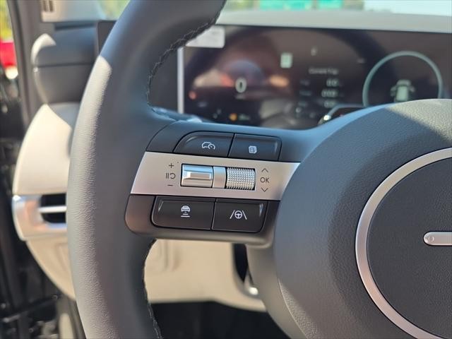 Hyundai Tucson Hybrid Vehicle Full-screen Gallery Image 13