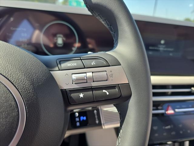 Hyundai Tucson Hybrid Vehicle Full-screen Gallery Image 14